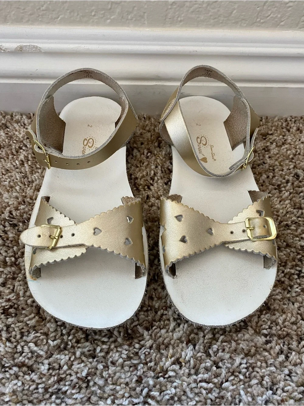 Salt Water Kid’s Gold Sandals By Hoy Sweetheart Style Size 2